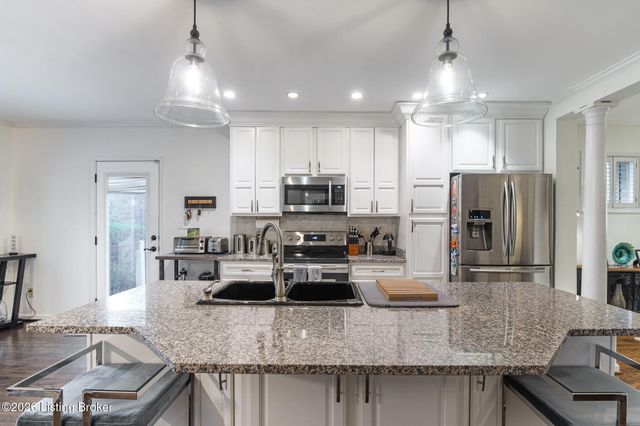 105 Marshall Dr, Louisville, KY 40207