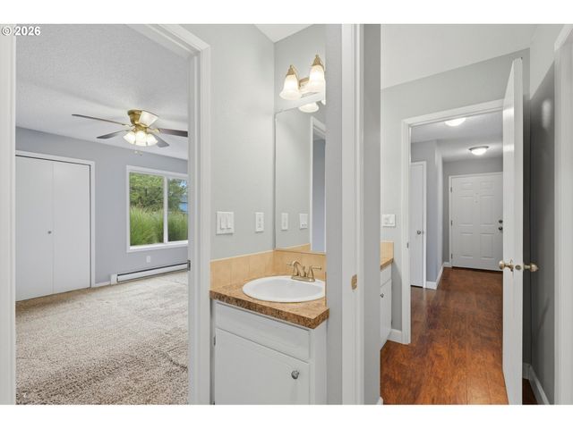 1167 Ne GRANT St A, Hillsboro, OR 97124