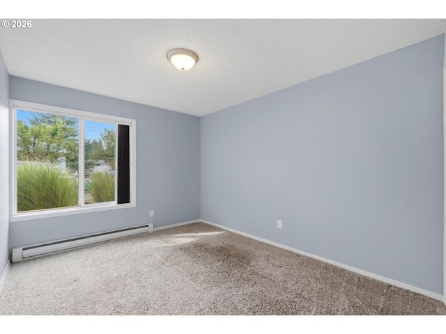 1167 Ne GRANT St A, Hillsboro, OR 97124
