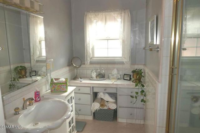 649 N Reese Place, Burbank, CA 91506