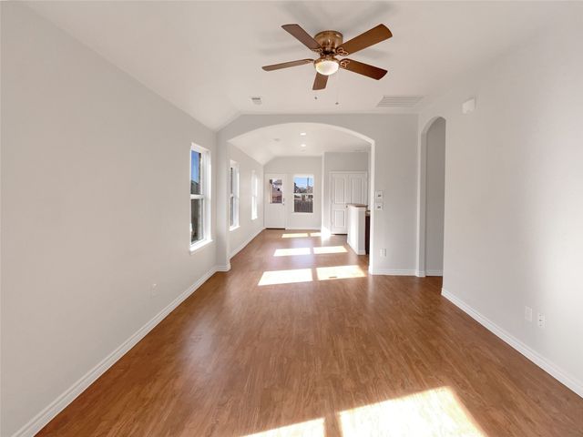 1702 Blue Jay Drive, Ennis, TX 75119