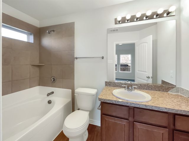 1702 Blue Jay Drive, Ennis, TX 75119