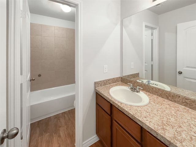 1702 Blue Jay Drive, Ennis, TX 75119