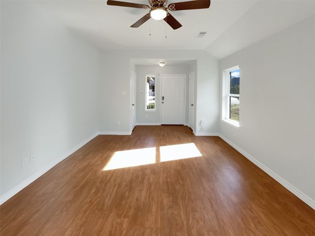 1702 Blue Jay Drive, Ennis, TX 75119