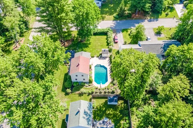 21 Huntwood Drive, Clifton Park, NY 12065