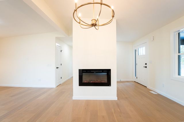 5776 E Farm Road 168, Rogersville, MO 65742