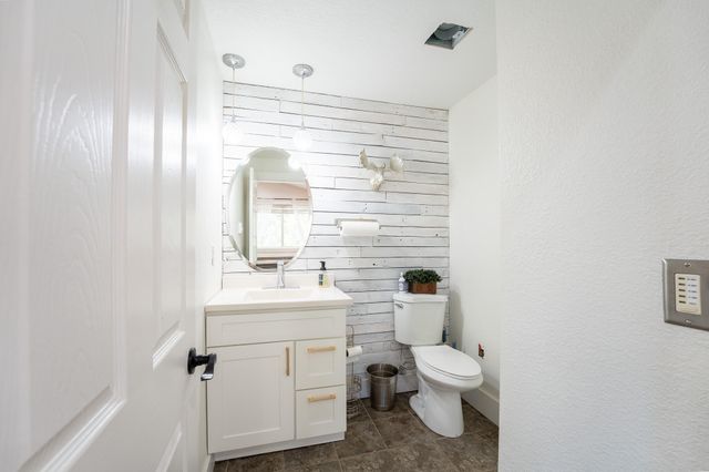 5776 E Farm Road 168, Rogersville, MO 65742