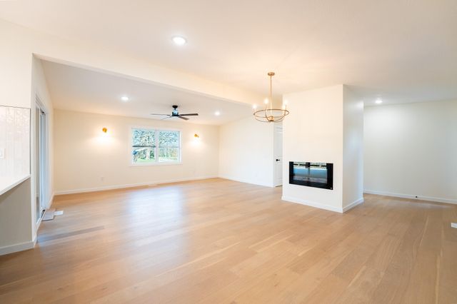 5776 E Farm Road 168, Rogersville, MO 65742