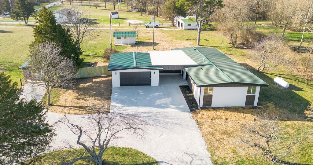 5776 E Farm Road 168, Rogersville, MO 65742