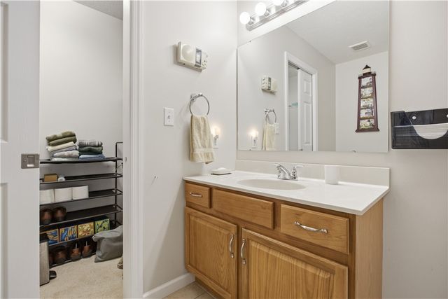 1 Coraopolis Rd 200, Kennedy Twp, PA 15108