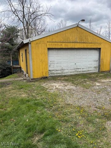 13516 Old Glory Rd, Lore City, OH 43755