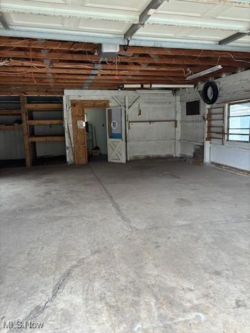 13516 Old Glory Rd, Lore City, OH 43755