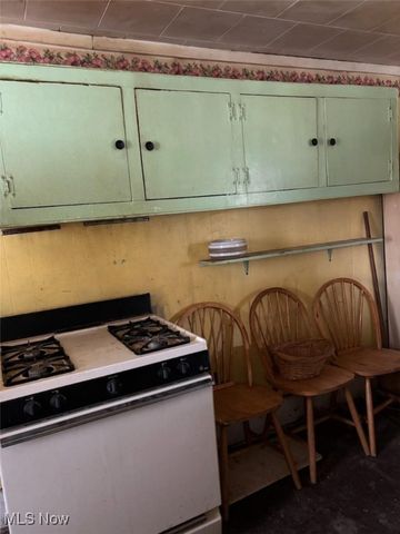 13516 Old Glory Rd, Lore City, OH 43755