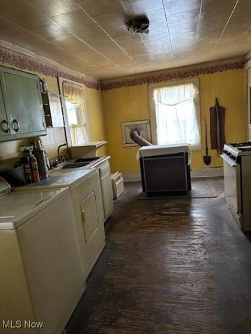 13516 Old Glory Rd, Lore City, OH 43755