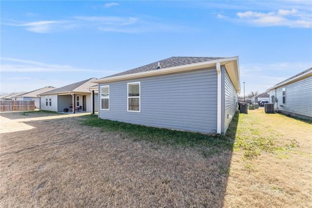 980 E Starling Street, Fayetteville, AR 72701