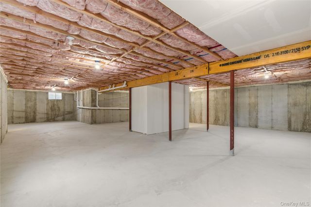 23 Cove Lane, Levittown, NY 11756