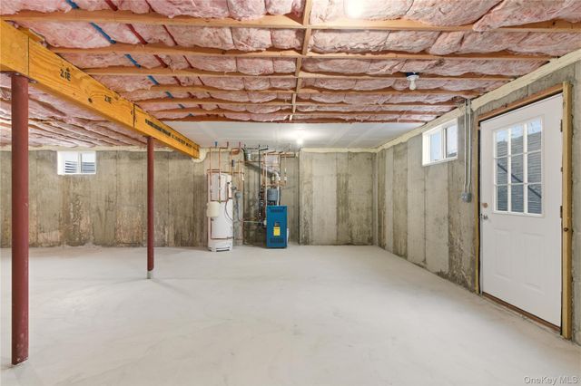 23 Cove Lane, Levittown, NY 11756