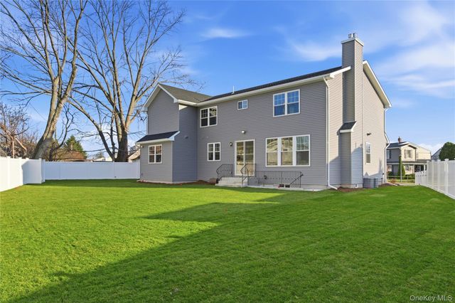 23 Cove Lane, Levittown, NY 11756