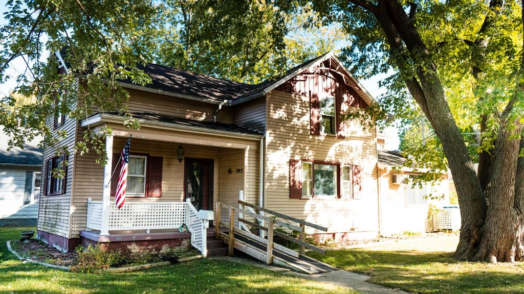 702 E Timber Street, Pontiac, IL 61764
