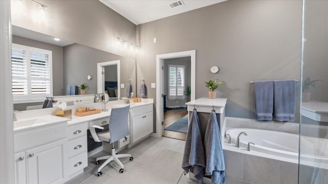 125 Russet Bend Place N, Montgomery, TX 77316