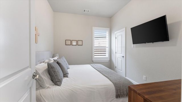 125 Russet Bend Place N, Montgomery, TX 77316