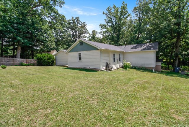 1401 Oriole Road, Valparaiso, IN 46383
