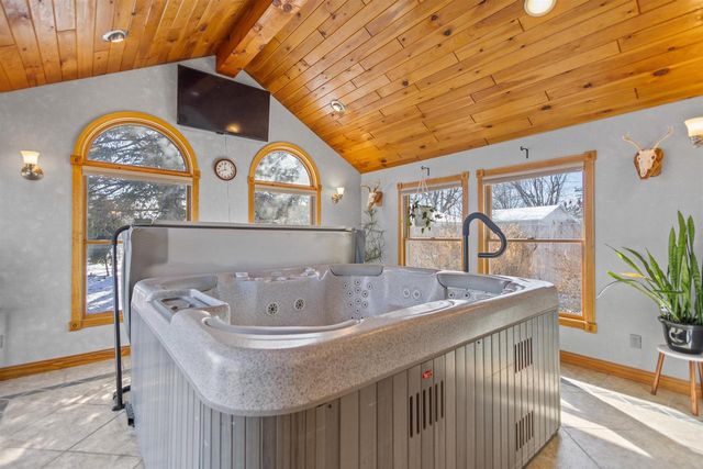 909 W WEILAND AVENUE, Appleton, WI 54914