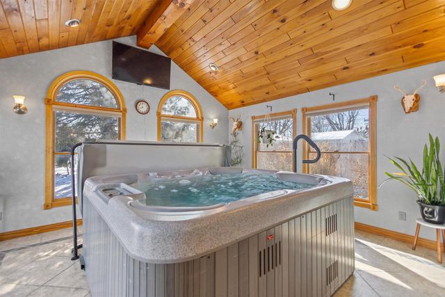 909 W WEILAND AVENUE, Appleton, WI 54914