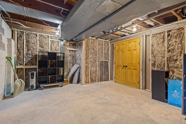 909 W WEILAND AVENUE, Appleton, WI 54914