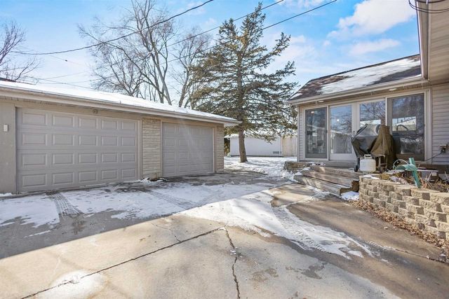 909 W WEILAND AVENUE, Appleton, WI 54914