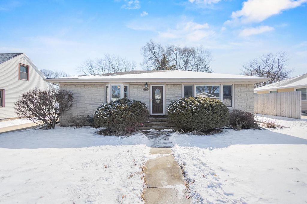 909 W WEILAND AVENUE, Appleton, WI 54914