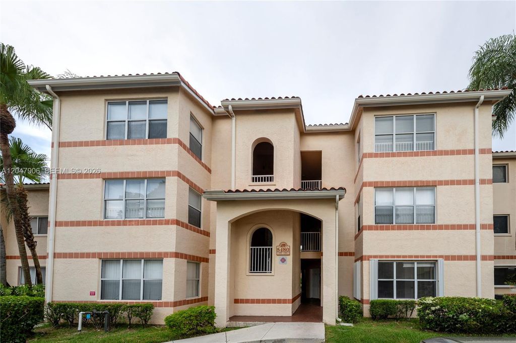 3480 N Pinewalk Dr N 116, Margate, FL 33063