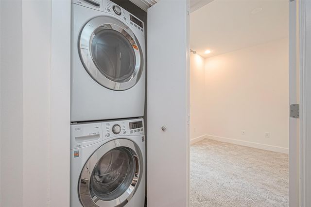 1555 Birdsall Street A, Houston, TX 77007