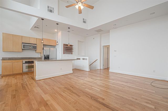 1555 Birdsall Street A, Houston, TX 77007