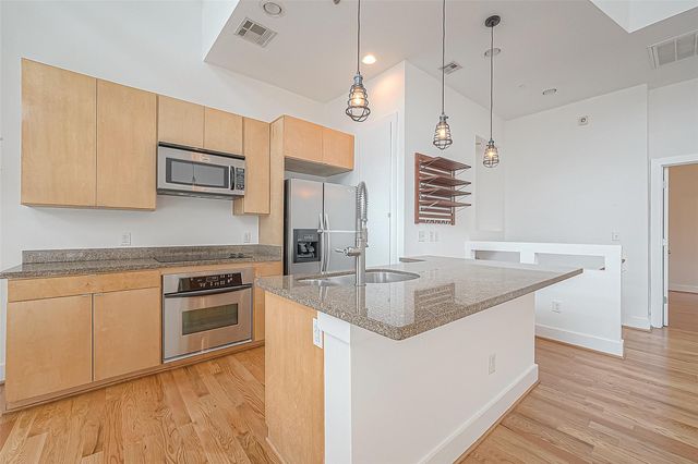 1555 Birdsall Street A, Houston, TX 77007