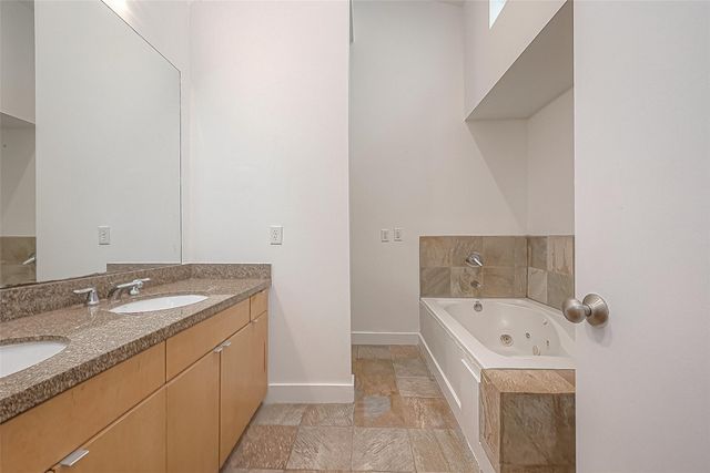 1555 Birdsall Street A, Houston, TX 77007