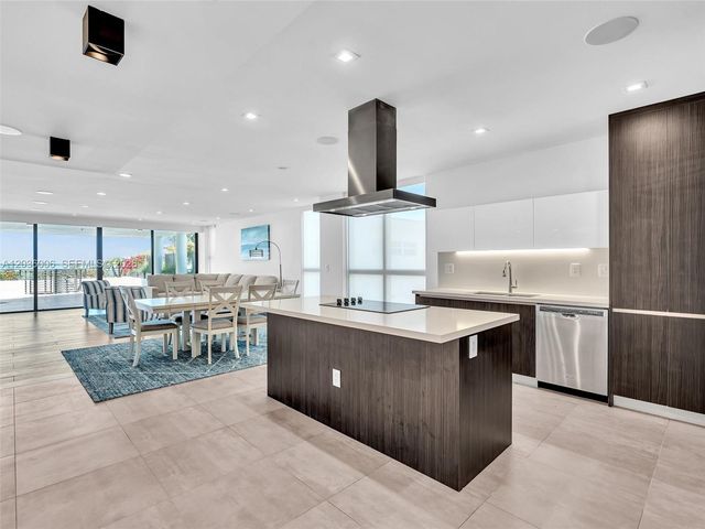 1930 Bay Dr PH1, Miami Beach, FL 33141