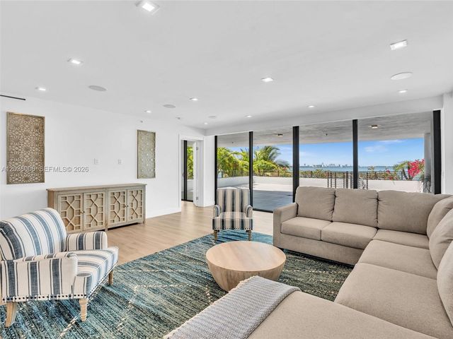 1930 Bay Dr PH1, Miami Beach, FL 33141