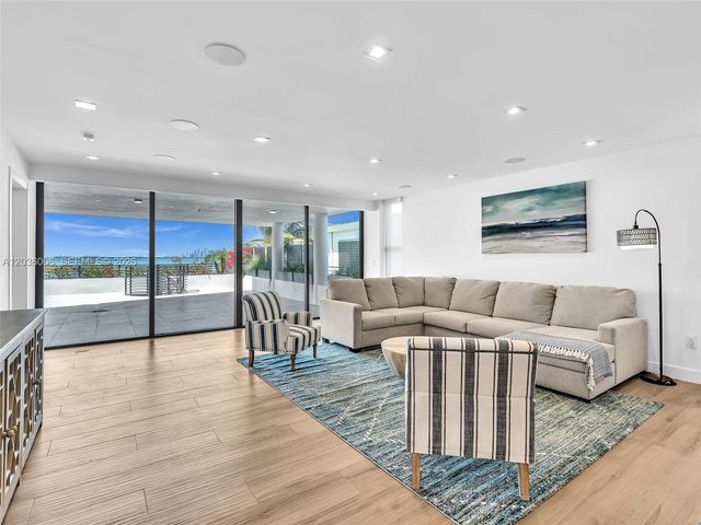 1930 Bay Dr PH1, Miami Beach, FL 33141