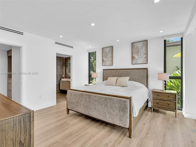 1930 Bay Dr PH1, Miami Beach, FL 33141