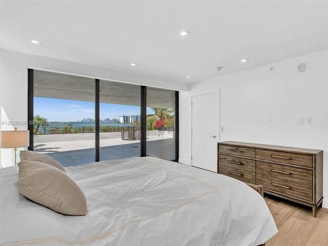 1930 Bay Dr PH1, Miami Beach, FL 33141