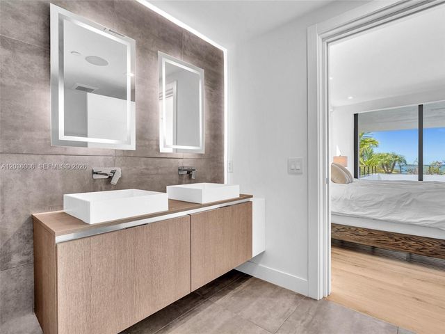 1930 Bay Dr PH1, Miami Beach, FL 33141