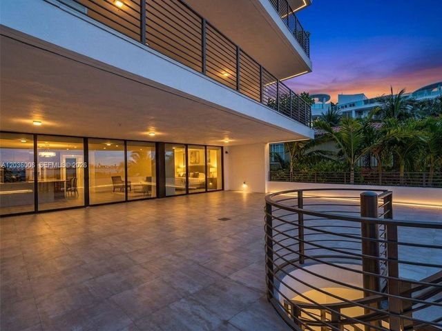 1930 Bay Dr PH1, Miami Beach, FL 33141