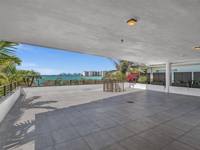 1930 Bay Dr PH1, Miami Beach, FL 33141