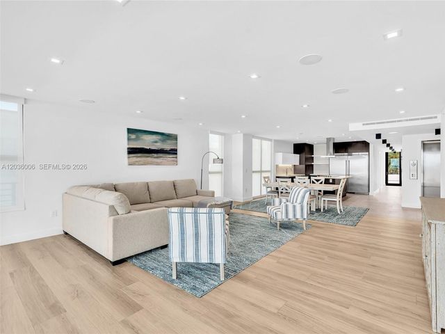 1930 Bay Dr PH1, Miami Beach, FL 33141