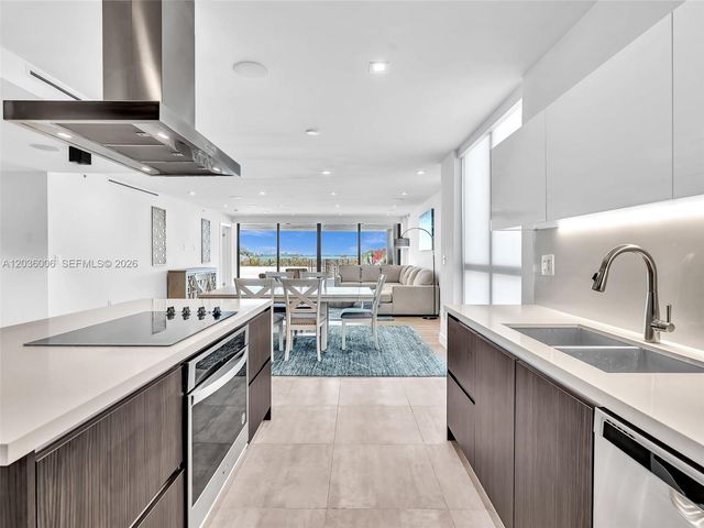 1930 Bay Dr PH1, Miami Beach, FL 33141
