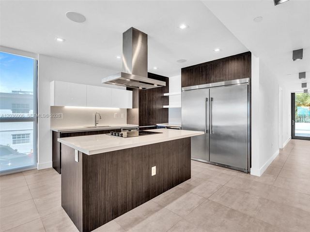 1930 Bay Dr PH1, Miami Beach, FL 33141