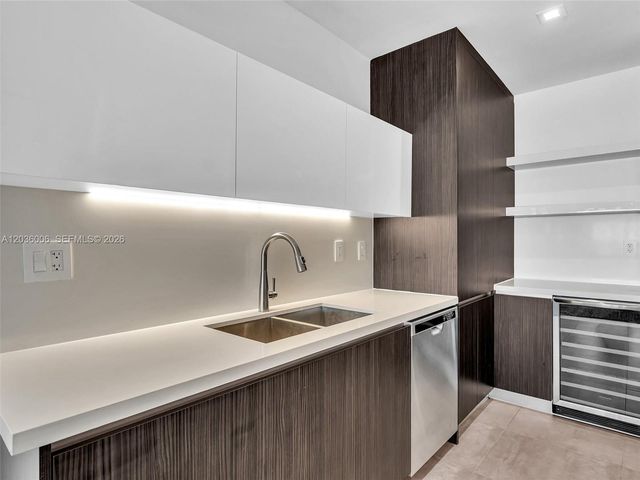 1930 Bay Dr PH1, Miami Beach, FL 33141
