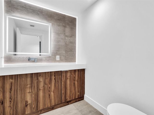 1930 Bay Dr PH1, Miami Beach, FL 33141