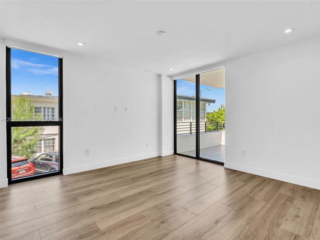 1930 Bay Dr PH1, Miami Beach, FL 33141